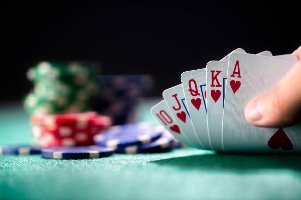 Live roulette table with dealer and multi-camera feed on genting55
